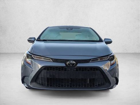 Used 2022 Toyota Corolla LE image 2