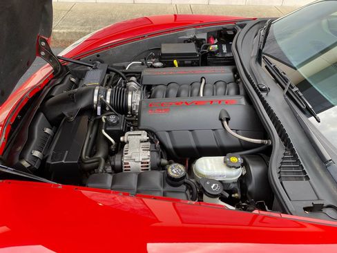 Used 2005 Chevrolet Corvette Coupe w/ Preferred Equipment Group image 32