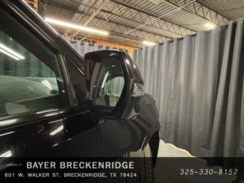 Used 2023 Cadillac Escalade ESV Sport AWD/4WD image 10