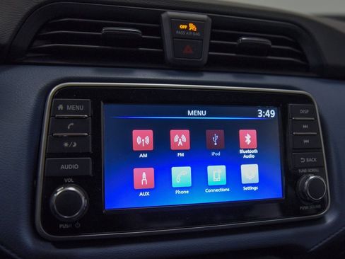 Used 2025 Nissan Versa SV image 19