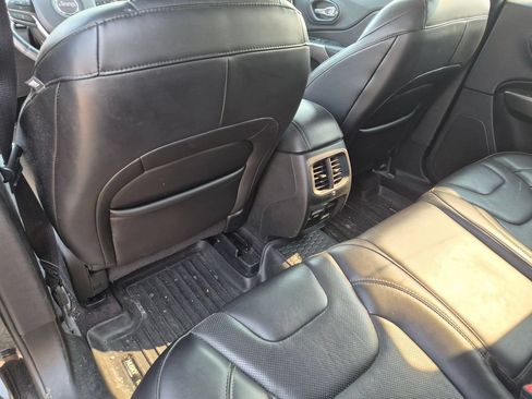 Used 2019 Jeep Cherokee Limited w/ Technology Group AWD/4WD image 21