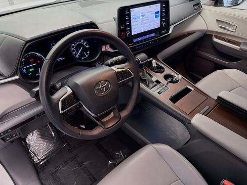 Used 2021 Toyota Sienna XLE FWD image 7