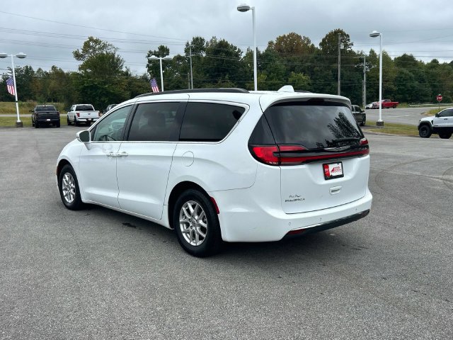 Used 2022 Chrysler Pacifica Touring-L FWD image 5