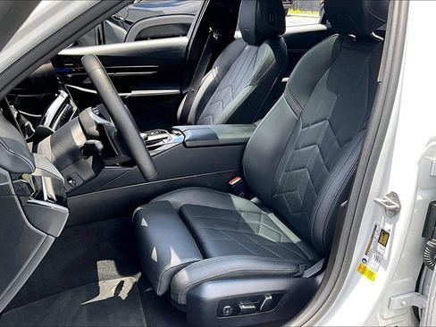 Used 2024 BMW 530i w/ Premium Package RWD image 20
