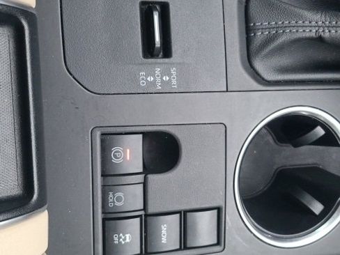 Used 2024 Toyota Highlander XLE image 27