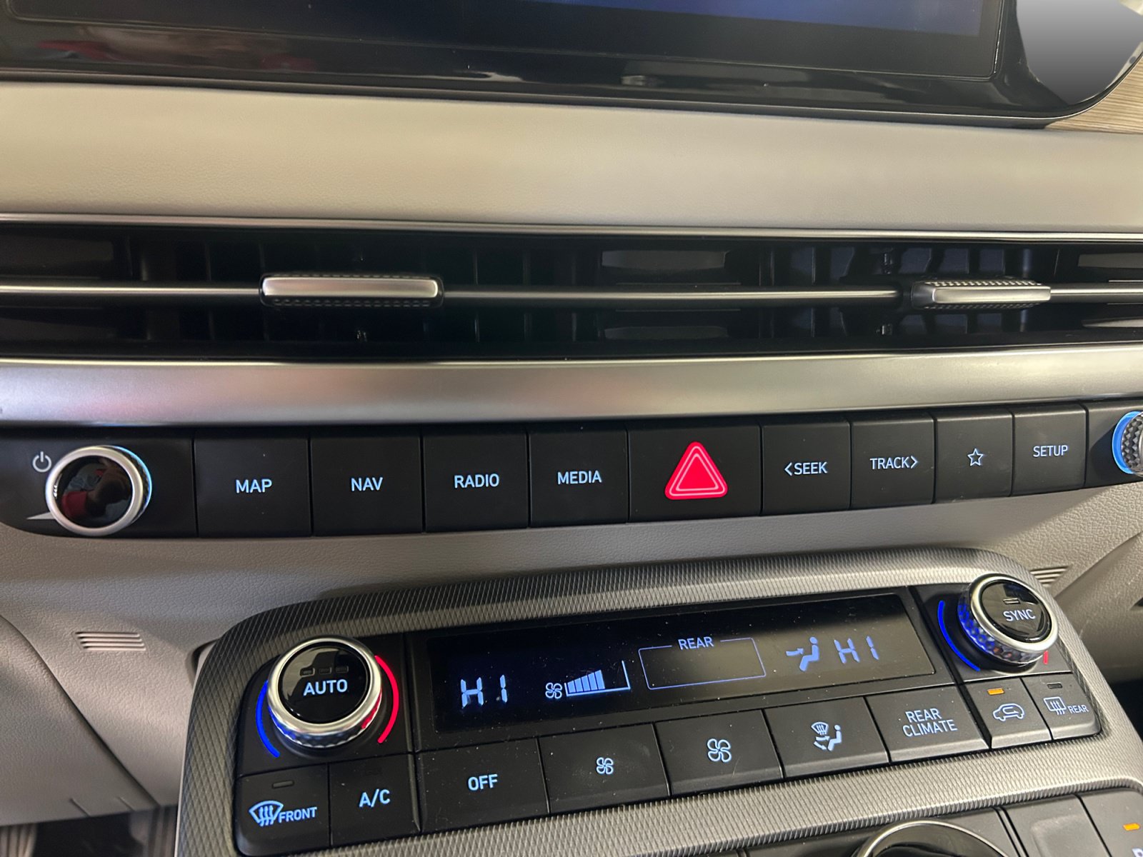 Used 2023 Hyundai Palisade Limited FWD image 15