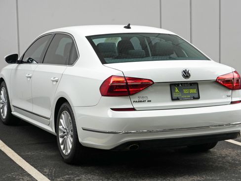 Used 2016 Volkswagen Passat 1.8T SE FWD image 45