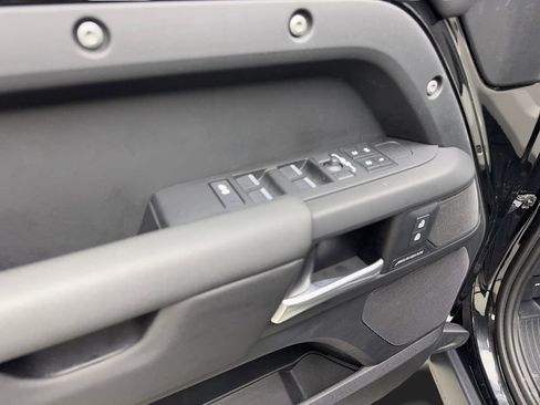 Used 2025 Land Rover Defender 110 S AWD/4WD image 31