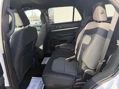 Used 2018 Ford Explorer XLT image 16