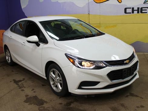 Used 2016 Chevrolet Cruze LT w/ LT Convenience Package FWD image 4