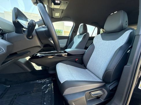 Certified 2025 Volkswagen ID.4 Pro AWD/4WD image 10