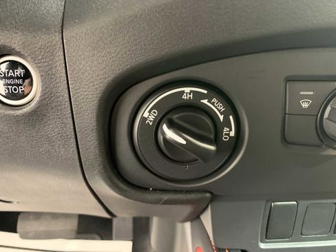 Used 2024 Nissan Frontier PRO-4X w/ Technology Package image 7