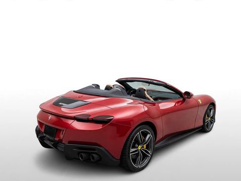 Certified 2025 Ferrari Roma Spider RWD image 2
