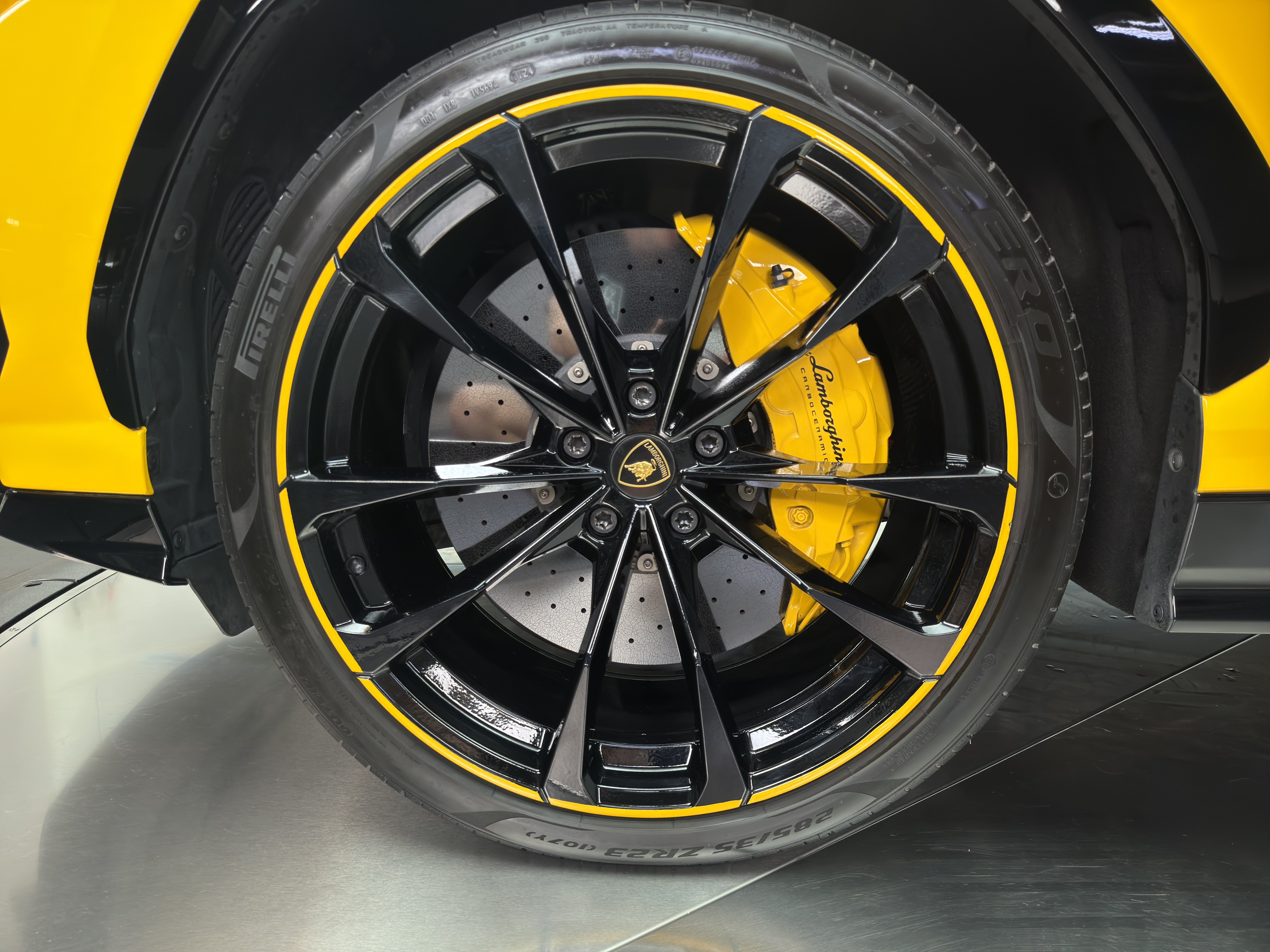 Used 2021 Lamborghini Urus AWD/4WD image 13