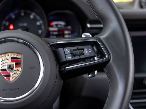 Certified 2025 Porsche Macan AWD/4WD image 31