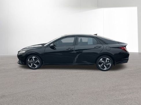 Used 2023 Hyundai Elantra SEL w/ Convenience Package image 5