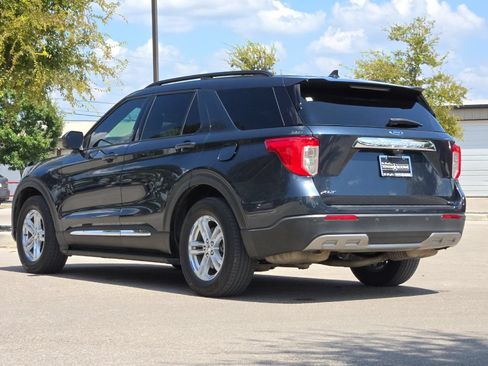 Used 2022 Ford Explorer XLT w/ Equipment Group 202A RWD image 3