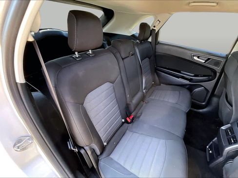Used 2019 Ford Edge SE FWD image 19