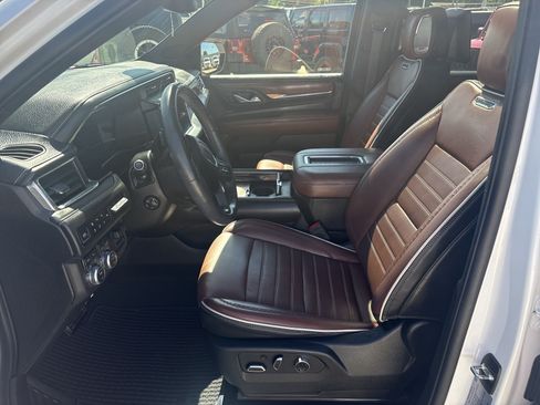 Used 2023 GMC Yukon Denali Ultimate AWD/4WD image 10
