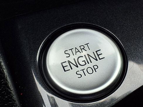 Used 2024 Volkswagen Tiguan SE w/ MDO Package, Three-Row image 15