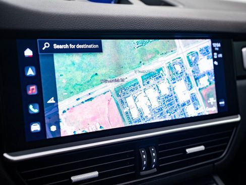 Used 2023 Porsche Cayenne Platinum Edition image 27