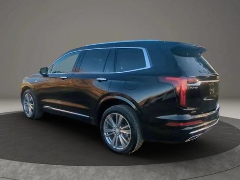 Used 2023 Cadillac XT6 Premium Luxury w/ Technology Package AWD/4WD image 2