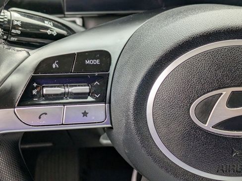 Used 2025 Hyundai Elantra Limited FWD image 20