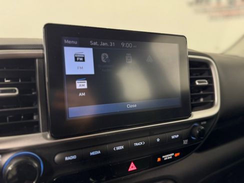 Used 2025 Hyundai Venue SEL image 18