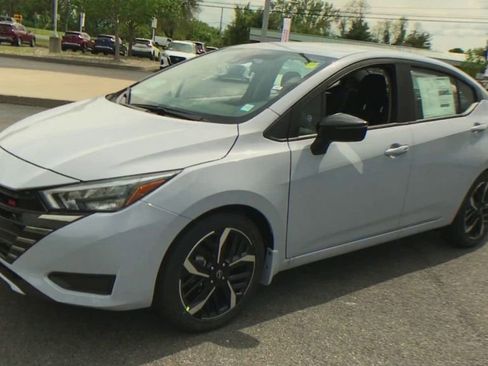 New 2025 Nissan Versa SR image 4