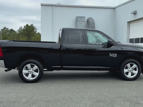 Used 2024 RAM 1500 Classic SLT AWD/4WD image 9