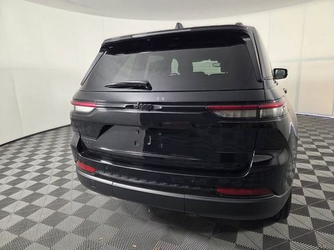 Certified 2024 Jeep Grand Cherokee Altitude AWD/4WD image 7