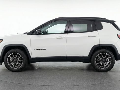 Used 2025 Jeep Compass Trailhawk AWD/4WD image 5