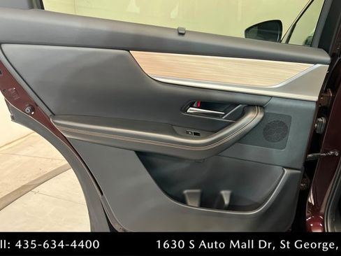 Certified 2024 MAZDA CX-90 Plug-In Hybrid w/ Premium Pkg AWD/4WD image 18
