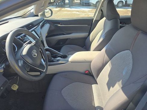 Used 2018 Toyota Camry LE image 6