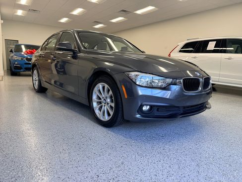 Used 2016 BMW 320i Sedan image 11