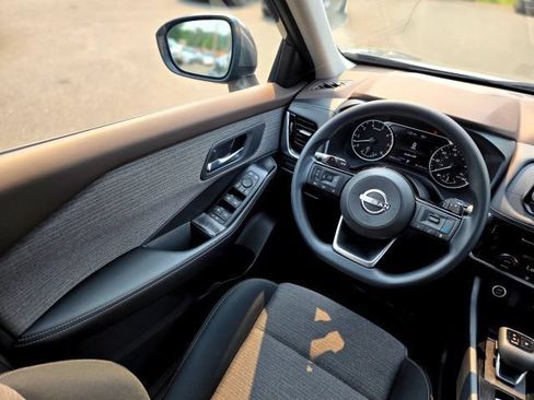 Used 2023 Nissan Rogue SV FWD image 17