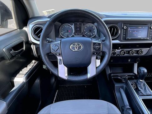 Used 2017 Toyota Tacoma SR5 AWD/4WD image 5