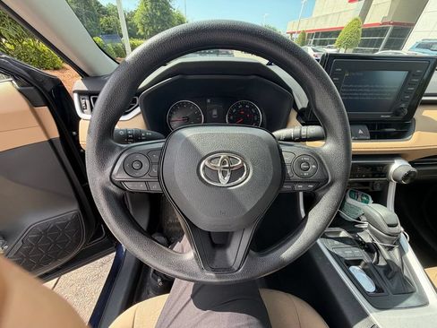 Used 2021 Toyota RAV4 XLE w/ Convenience Package FWD image 13