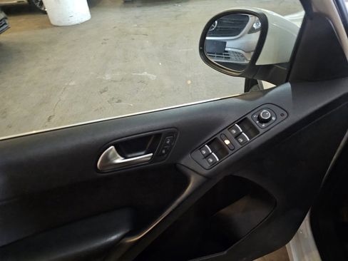 Used 2016 Volkswagen Tiguan SE image 18