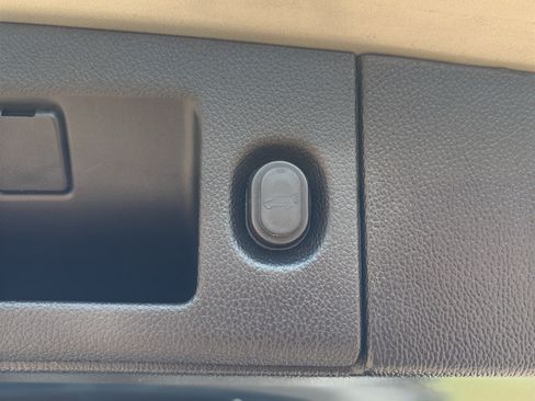 Used 2019 Cadillac Escalade Luxury RWD image 11