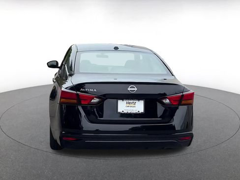 Used 2025 Nissan Altima 2.5 SV FWD image 12