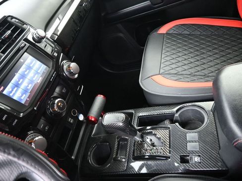 Used 2019 Toyota 4Runner TRD Off-Road AWD/4WD image 17