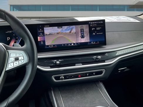 Used 2025 BMW X7 xDrive40i AWD/4WD image 9