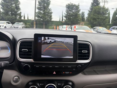 Used 2025 Hyundai Venue SEL image 22