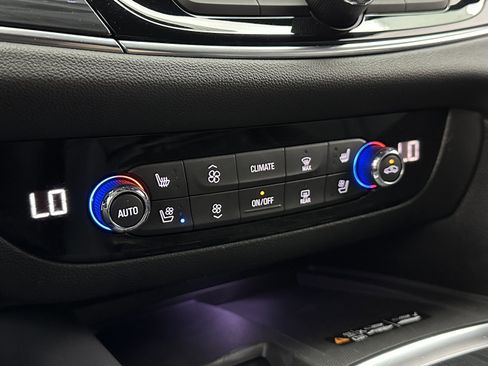 Used 2024 Buick Enclave Premium image 12