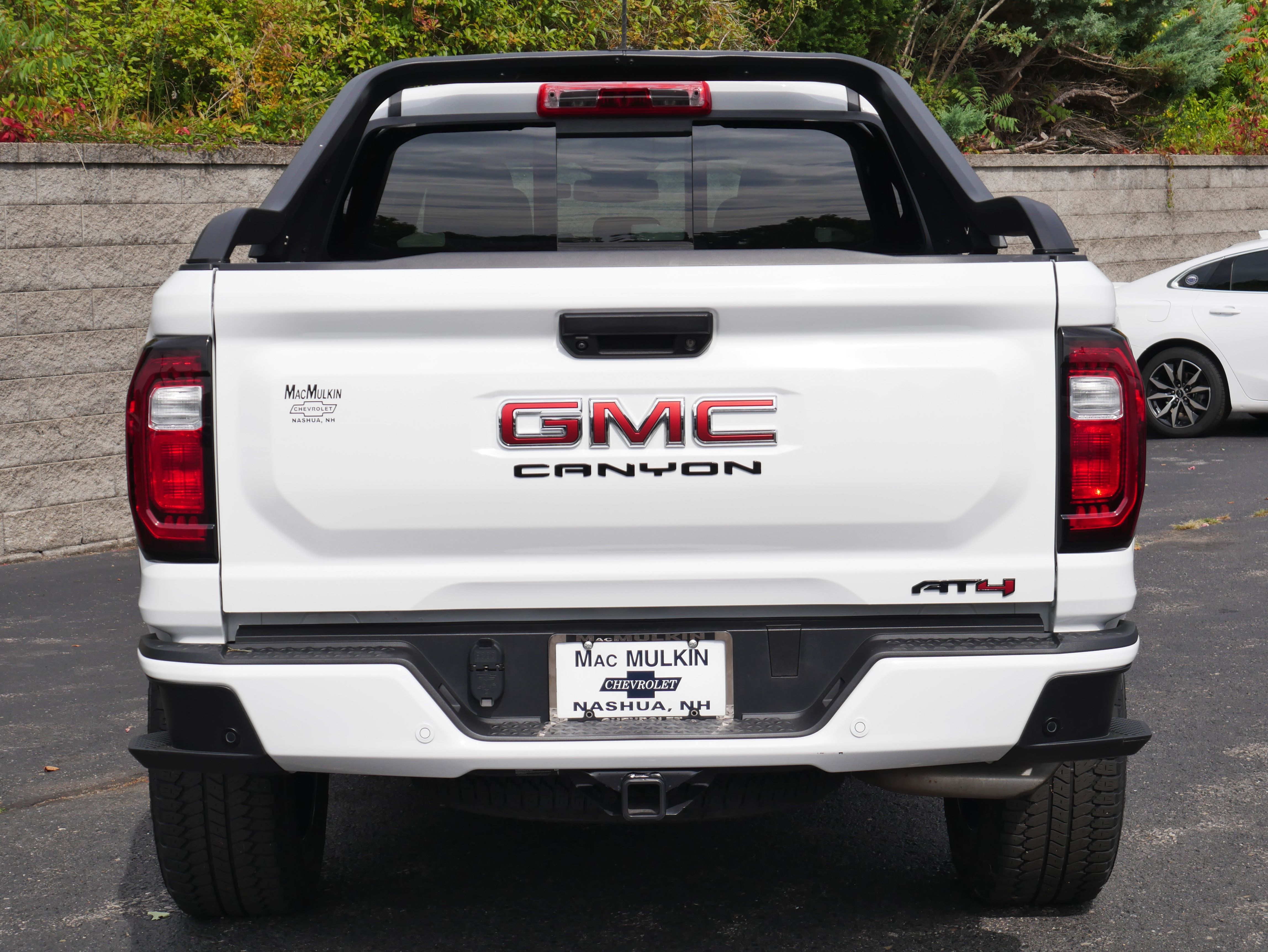 Certified 2025 GMC Canyon AT4 w/ Nightfall Edition AWD/4WD image 6