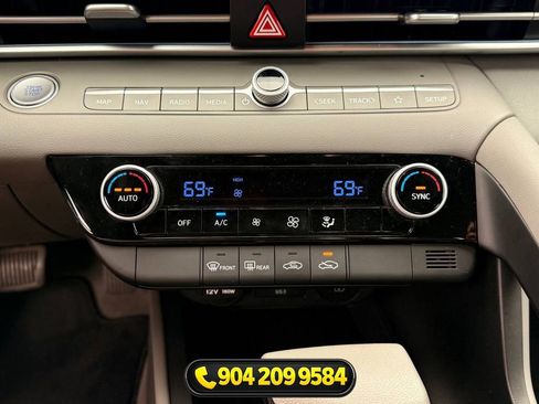 Used 2024 Hyundai Elantra SEL FWD image 18