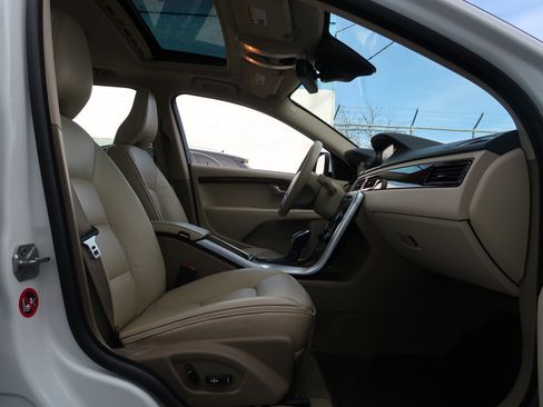 Used 2014 Volvo XC70 3.2 image 30