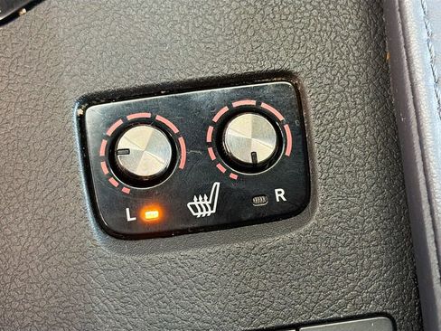 Used 2015 Toyota Avalon XLE image 19