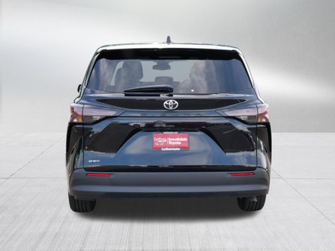 Certified 2026 Toyota Sienna LE FWD image 6